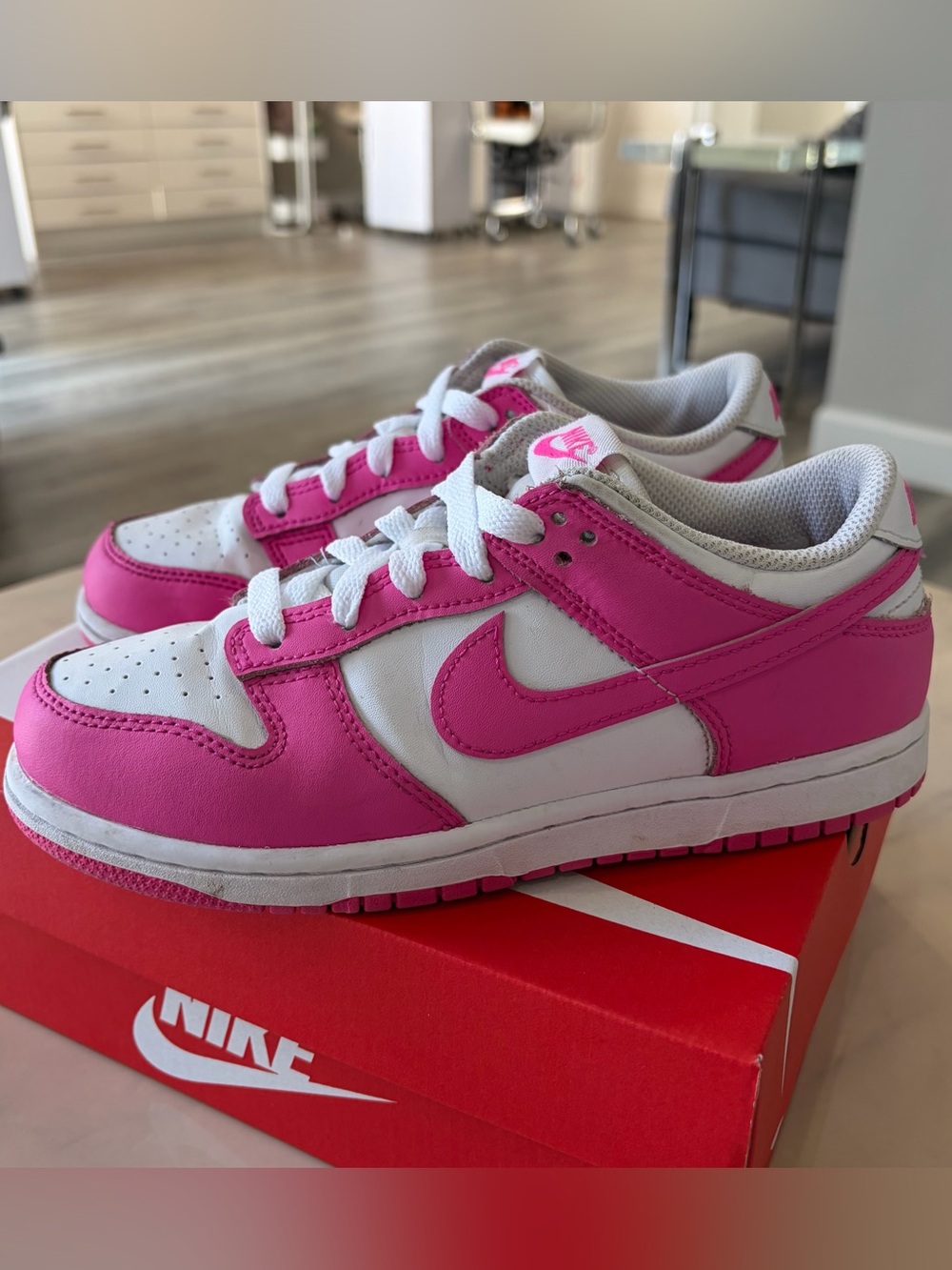 Nike Dunk Low (PSE) Size 3Y White Laser Fuchsia Lace-Up Sneakers.